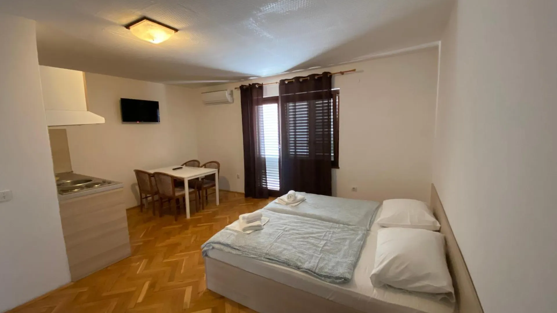 Apartments Deli Vrsi