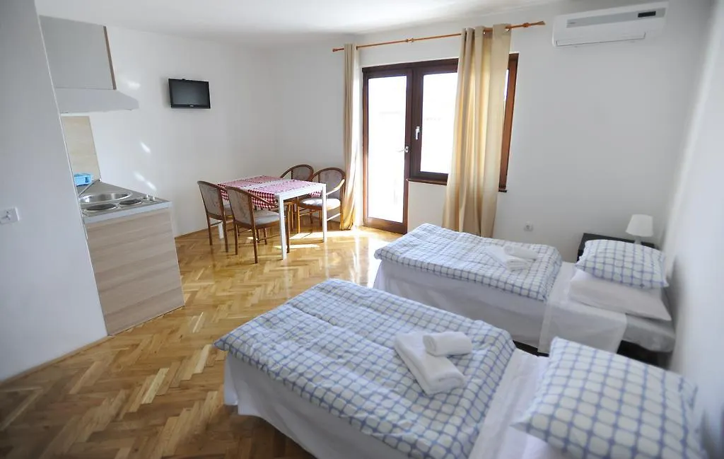 Apartments Deli Vrsi